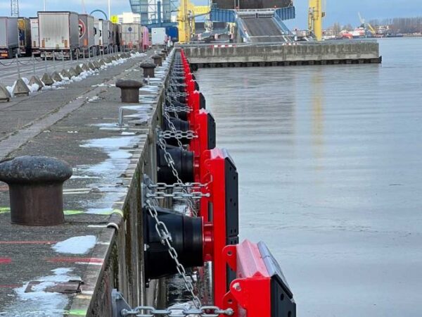 cone-fenders_bulk-terminal_rostock-port_lp51_rostock_germany_shibatafenderteam_7-2795ca5d